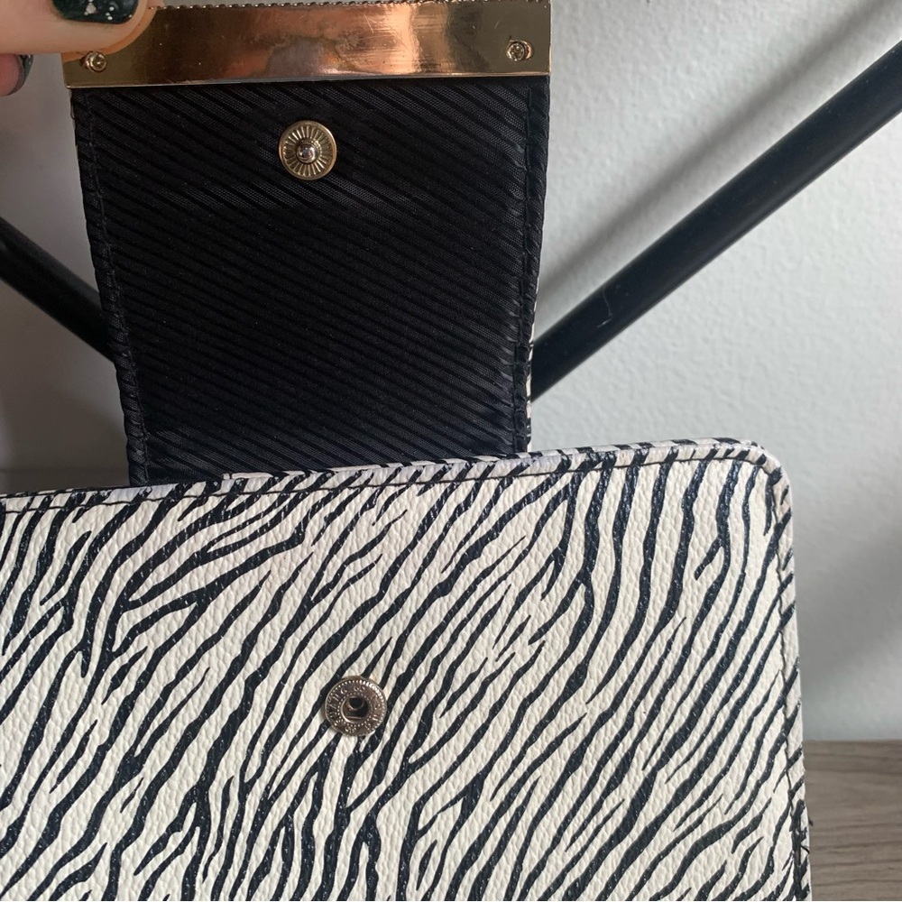 Tahari Zebra Print Wallet Black & White Identity Protect Lining - Picture 3 of 11